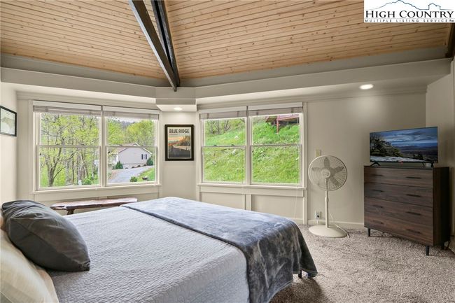 104 Longview Ct, House other with 2 bedrooms, 3 bathrooms and null parking in Seven Devils NC | Image 22