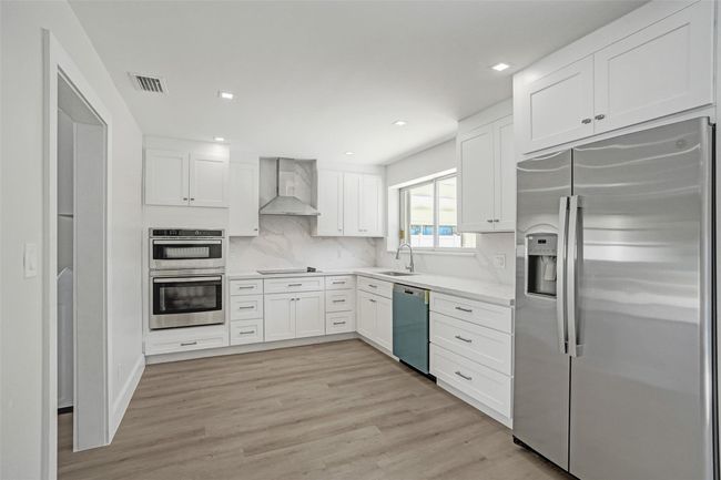 2111 Ne 35 Th St, House other with 3 bedrooms, 2 bathrooms and null parking in Lighthouse Point FL | Image 19