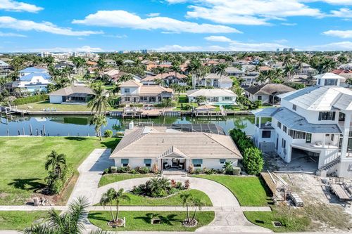 581 Spinnaker Dr, MARCO ISLAND, FL, 34145-1822 | Card Image