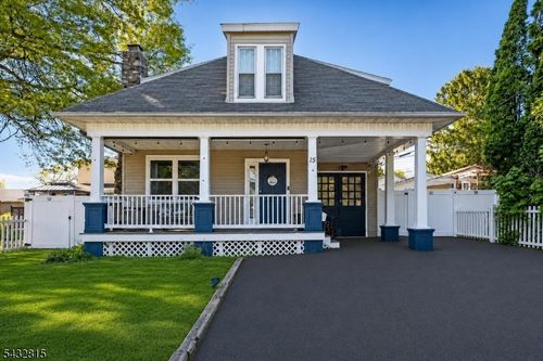 15 Center St, Budd Lake, NJ, 07828-2406 | Card Image