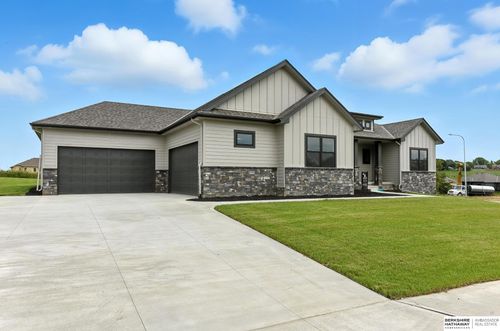 9904 Cody St, Papillion, NE, 68046-3765 | Card Image