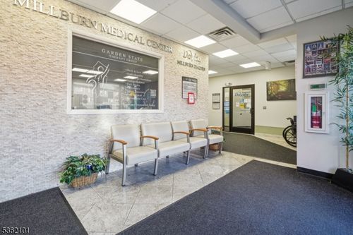 25 E Willow St, Millburn, NJ, 07041-1416 | Card Image