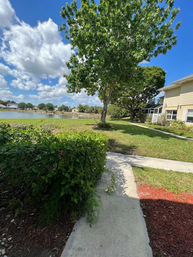 3802 Medford Ct, Townhouse with 2 bedrooms, 3 bathrooms and null parking in Boynton Beach FL | Image 5