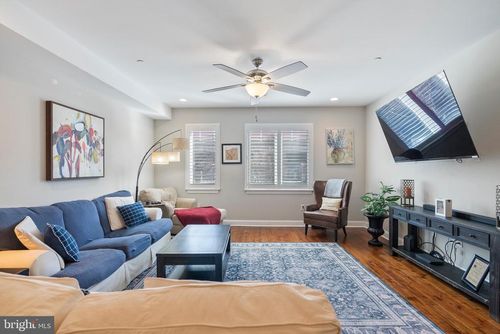 1422 S Front St, PHILADELPHIA, PA, 19147-5517 | Card Image