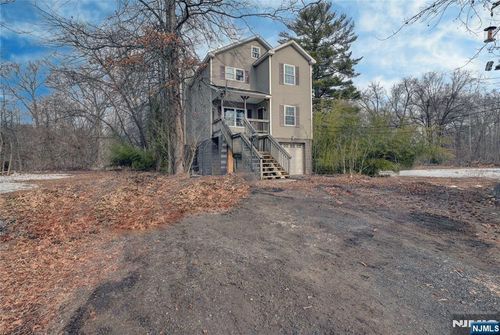 74 Camp Ln, Fairfield, NJ, 07004-1002 | Card Image