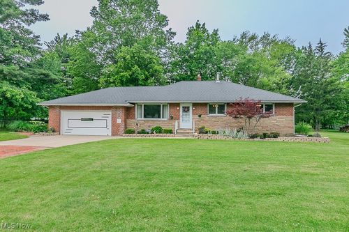 2966 Lynn Dr, Willoughby Hills, OH, 44092-1420 | Card Image