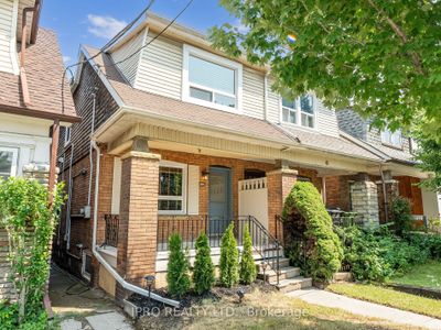 1178 Gerrard St E, Home with 3 bedrooms, 2 bathrooms and 1 parking in Toronto ON | Image 1