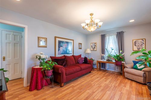 19 Richard St, West Hempstead, NY, 11552-2856 | Card Image