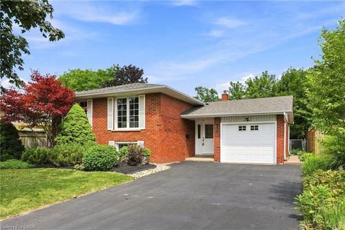 635 Ramsgate Rd, Burlington, ON, L7N2X9 | Card Image