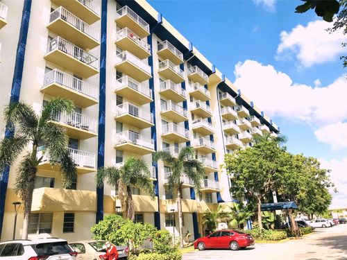 817e-4550 Nw 9th Street, Miami, FL, 33126 | Card Image