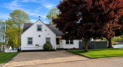 375 E Huston St, Barberton, OH, 44203-3045 | Card Image