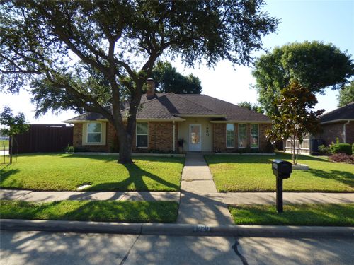 1920 Arbor Creek Dr, Carrollton, TX, 75010-4063 | Card Image