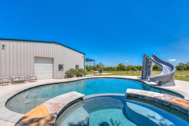 In-Ground Pool & Spa | Image 7