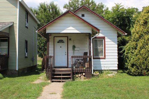 339 12th St, East Moline, IL, 61244-1520 | Card Image