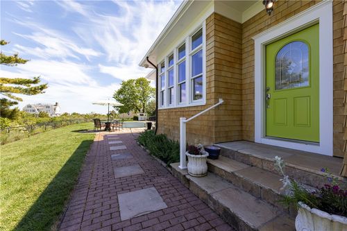7 Ocean View Hwy, Westerly, RI, 02891-5229 | Card Image
