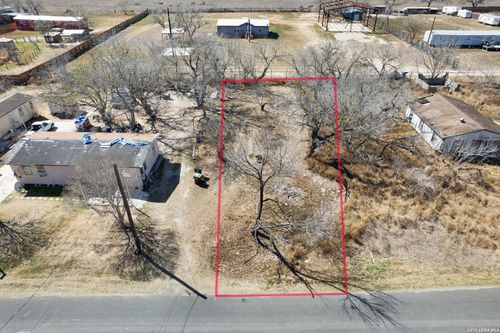 18829 Lagloria Rd, Elmendorf, TX, 78112-3606 | Card Image