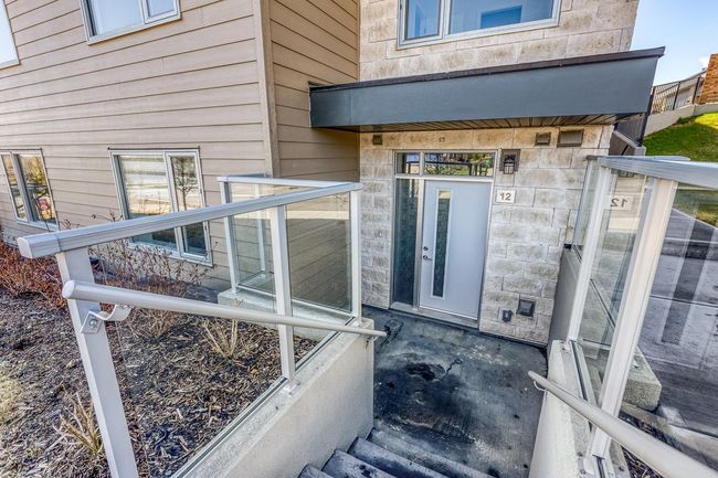 12 - 30 Shawnee Common Sw, Condo with 2 bedrooms, 3 bathrooms and 1 parking in Calgary AB | Image 32