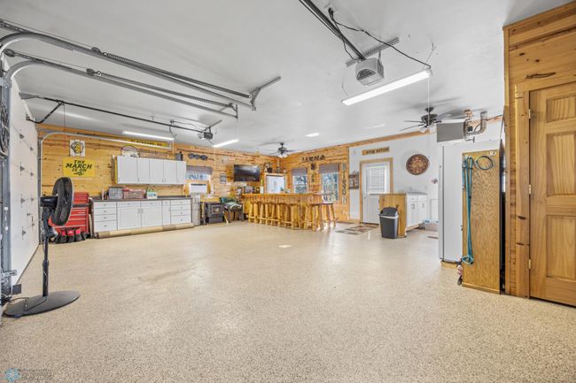 Garage Interior | Image 36