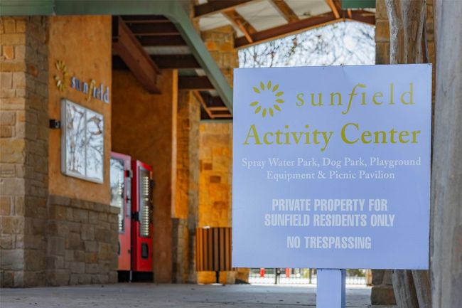Neighborhood amenities | Image 32