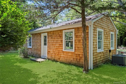 26 S Menantic Rd, Shelter Island, NY, 11964 | Card Image