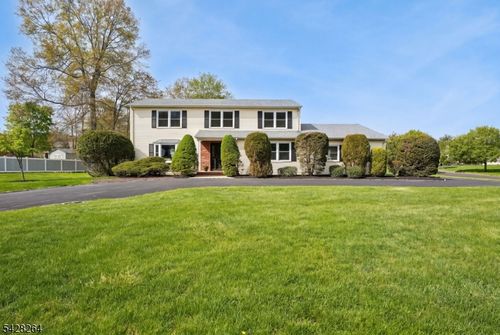 17 Fox Run Dr, East Hanover, NJ, 07936-3917 | Card Image