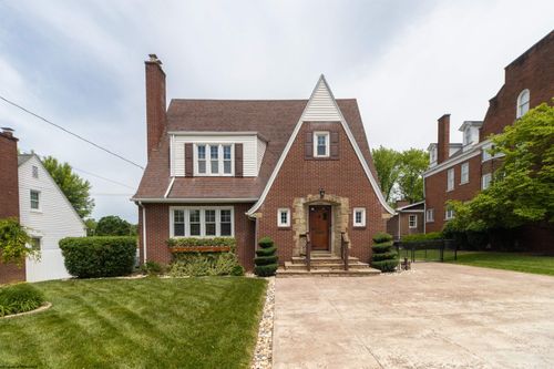 328 W Philadelphia Ave, Bridgeport, WV, 26330-1461 | Card Image