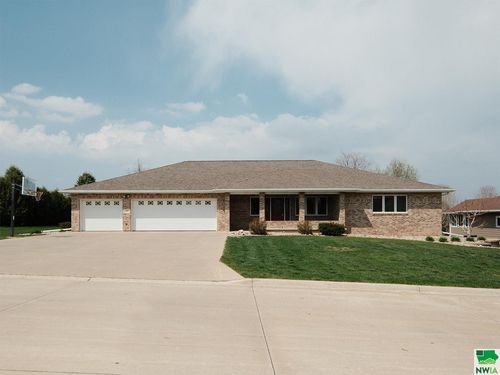 544 13th Street Cir Se, Sioux Center, IA, 51250-1269 | Card Image