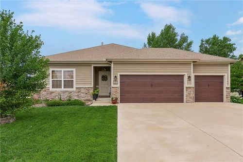 424 E Pawnee St, Gardner, KS, 66030-1658 | Card Image