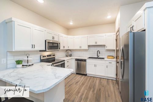 3605 S Broek Dr, Sioux Falls, SD, 57106-7138 | Card Image