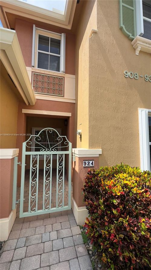 305-924 Sw 143rd Ter, Pembroke Pines, FL, 33027-6151 | Card Image