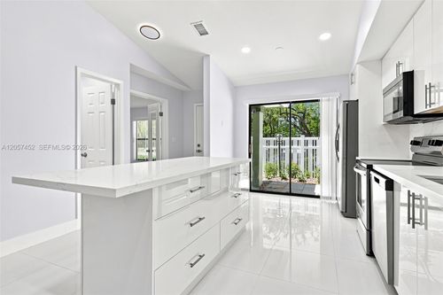 n-29128-3895 Carambola Cir N, Coconut Creek, FL, 33066-2447 | Card Image