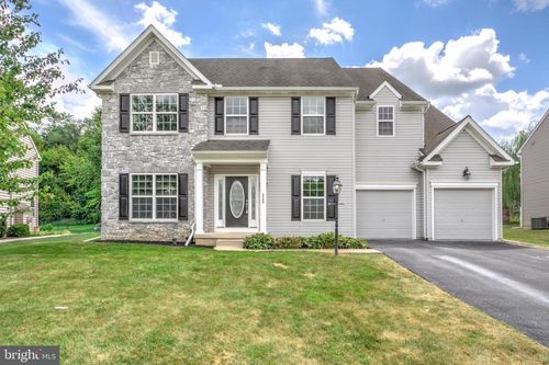 3704 Skipton Cir, YORK, PA, 17402-4427 | Card Image