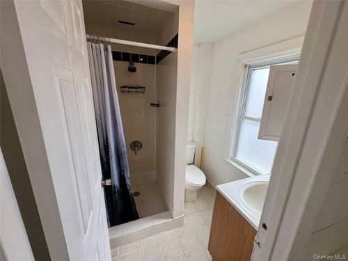 28 Carroll St, Yonkers, NY, 10705-4240 | Card Image