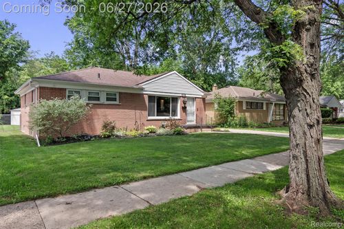 21641 Sussex St, Oak Park, MI, 48237-2611 | Card Image