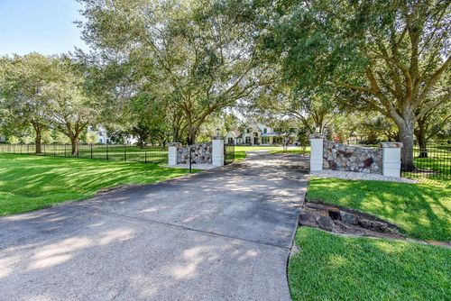 8518 Halls Retreat Ct, Missouri City, TX, 77459-7552 | Card Image