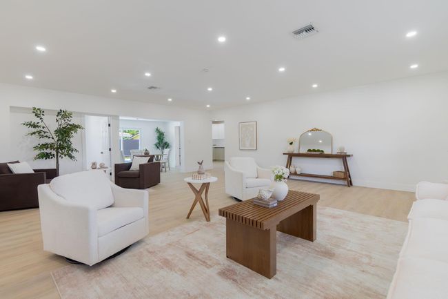 739 Se 11 Th Ave, House other with 3 bedrooms, 2 bathrooms and null parking in Deerfield Beach FL | Image 4