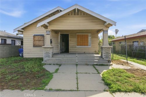 2064 Myrtle Ave, Long Beach, CA, 90806-4932 | Card Image