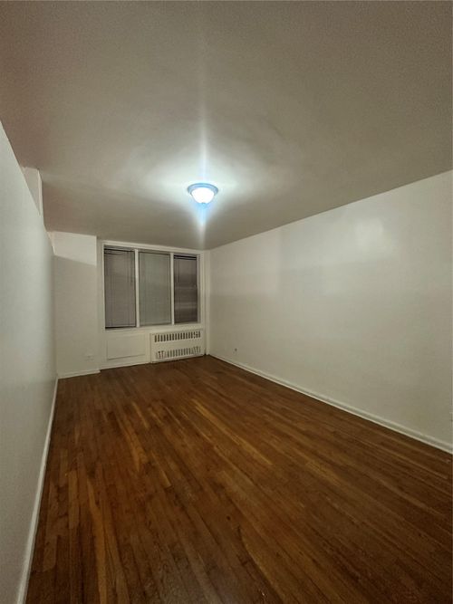 apt-431-83 Vietor Ave, Elmhurst, NY, 11373-3219 | Card Image