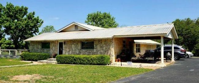 702 E Schubert St, House other with 3 bedrooms, 3 bathrooms and 2 parking in Fredericksburg TX | Image 7