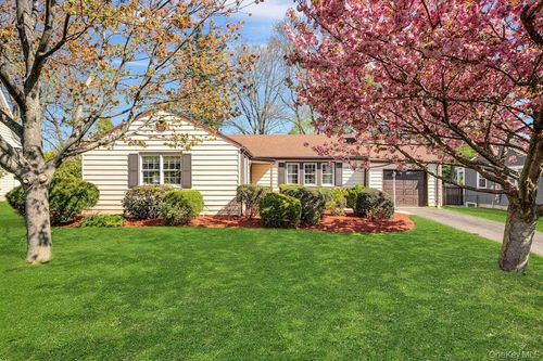 16 Ria Dr, White Plains, NY, 10605-4011 | Card Image