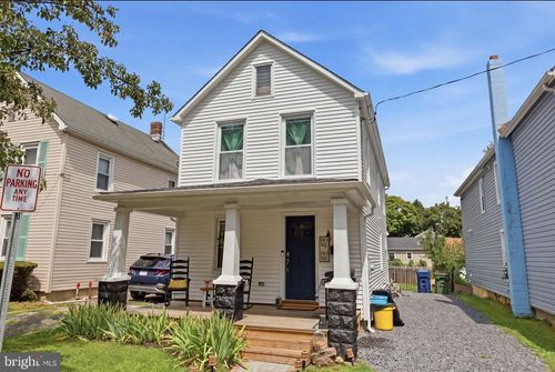 104 1st Ave, Hightstown, NJ, 08520-4204 | Card Image
