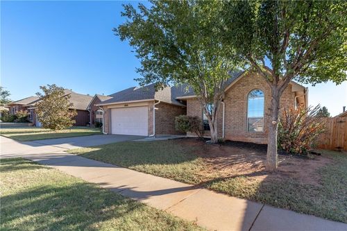 17024 Woodvine Dr, Edmond, OK, 73012-7911 | Card Image