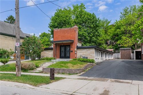 100 Mansion St, Kitchener, ON, N2H2J9 | Card Image