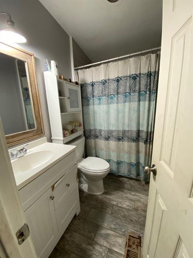 Front Bathroom | Image 18