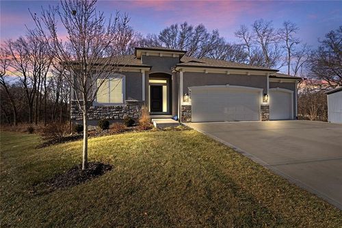 6615 107th Ct, Kansas City, MO, 64154-7700 | Card Image