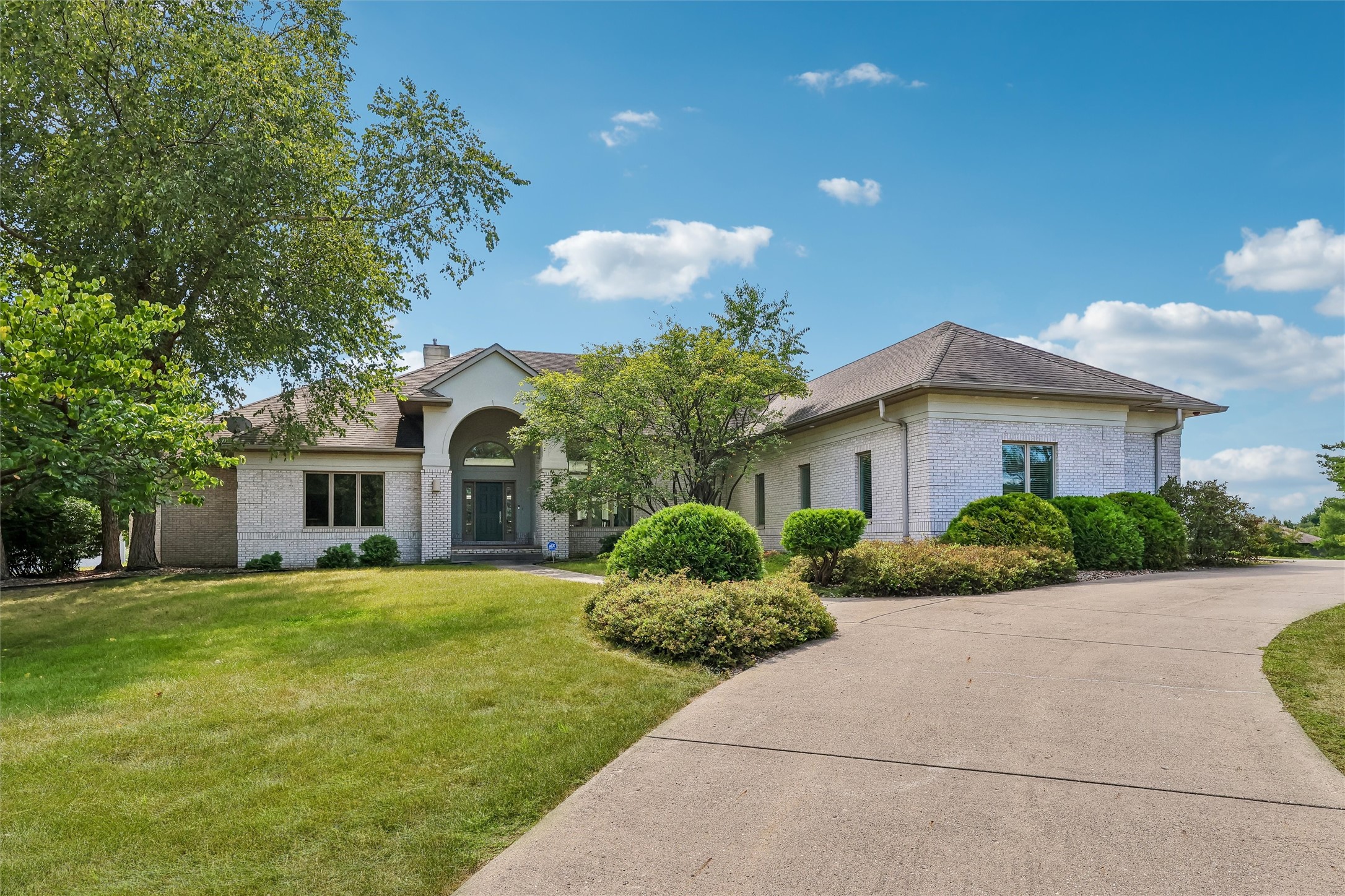 4200 Cherrywood Ct, For Sale in West Des Moines - eXp Realty
