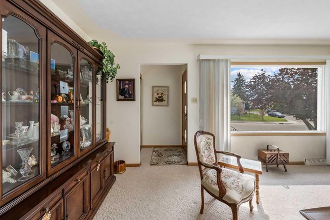 8 Foley Road Se, House other with 3 bedrooms, 1 bathrooms and 3 parking in Calgary AB | Image 4
