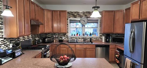 112 Locust Ave, New Rochelle, NY, 10805-3504 | Card Image