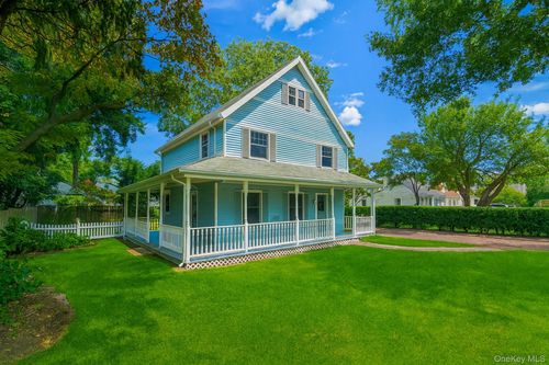 19 Eckert St, Huntingtn Sta, NY, 11746-3815 | Card Image