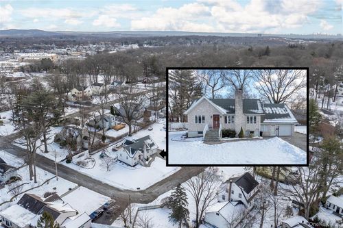 2 Henry Ct, Nanuet, NY, 10954-2512 | Card Image